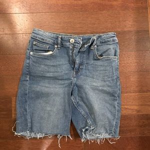 H&M high waisted midi short, distressed